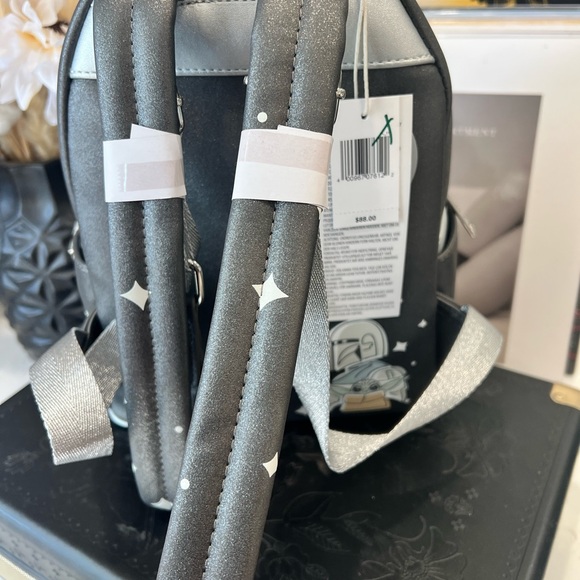 Grogu & Mandalorian Glow in the Dark Loungefly - Picture 7 of 14